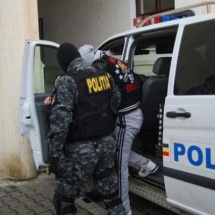 Cine sunt cei trei tineri din Râmnicu Vâlcea arestați pentru trafic și consum de droguri