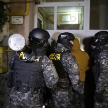 Poliţiştii din Vâlcea au ajutat la prinderea unor traficanţi de droguri periculoşi din Dolj
