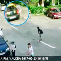 VIDEO: Furt dintr-un taxi în Râmnicu Vâlcea. Hoţul a fost identificat cu ajutorul camerelor de supraveghere