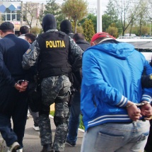 Argeșeni arestați preventiv pentru furturi în mai multe comune din Vâlcea