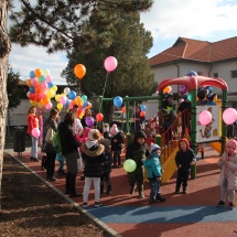 FOTO: Loc de joacă din Râmnicu Vâlcea, inaugurat. Cadou de Moş Nicolae pentru copii!