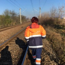 ACUM – ACCIDENT. Femeie lovită de tren pe Valea Oltului