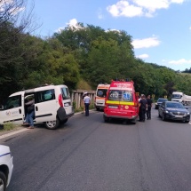 FOTO: ACCIDENT pe DN7, în VÂLCEA. Două victime transportate la spital