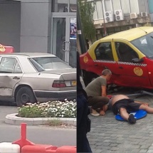 FOTO: ACCIDENT GRAV în centrul RÂMNICULUI. Un taxi și un Mercedes au intrat în coliziune
