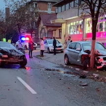 FOTO: ACCIDENT RUTIER în RÂMNICU VÂLCEA. Un BMW și un AUDI au intrat în coliziune