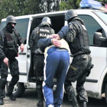 Individ cu antecedente penale, reținut de polițiștii din Vâlcea pentru amenințări