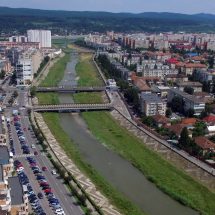 Primarul Gutău vrea să construiască două treceri pietonale peste râul Olăneşti