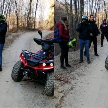 FOTO – VÂLCEA. S-au răsturnat cu ATV-ul în pădure…