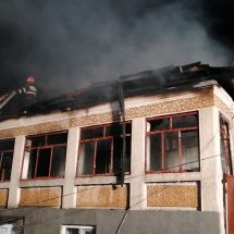 FOTO-VIDEO. Incendiu la Dăești. O casă a luat foc!