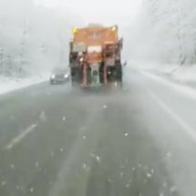 VEZI care este starea drumurilor din VÂLCEA, în urma ninsorilor