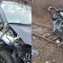 FOTO. Mașină lovită de tren la Dăești. Două victime!