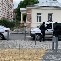 FOTO-VIDEO. PERCHEZIŢII: O tânără din Vâlcea a fost sechestrată, bătută şi obligată să se prostitueze în Franţa