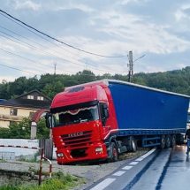 FOTO. ACCIDENT la BUJORENI. Trafic blocat pe sensul Vâlcea – Sibiu