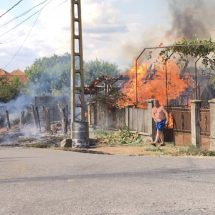 FOTO-VIDEO. Incendiu de proporții într-o gospodărie din Galicea