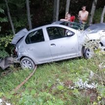 FOTO. ACCIDENT pe MUNTELE COZIA. Şofer beat. Trei copii răniţi!