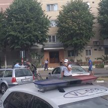FOTO-UPDATE. SINUCIDERE în cartierul OSTROVENI. Bărbatul care s-a aruncat de la etaj e jandarm