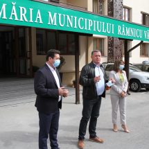 FOTO. Primarul Mircia Gutău a prezentat public noul sediu administrativ din strada General Magheru, expresie a respectului Municipalităţii pentru cetăţenii din Râmnicu Vâlcea