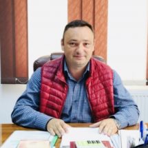 Primarul Băluță face eforturi pentru construirea unei baze sportive la Vaideeni