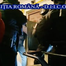 VIDEO – PERCHEZIȚII în VÂLCEA. Tinere obligate să se prostitueze. Suspiciuni și de trafic și consum de droguri