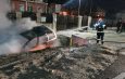 FOTO-VIDEO. ACCIDENT în RÂMNICU VÂLCEA. Mașina în care se aflau doi tineri a luat foc