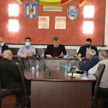 Primarul Mircia Gutău s-a întâlnit cu reprezentanţi ai vieţii culturale din Râmnic şi a promis sprijin pentru editarea unor publicaţii culturale