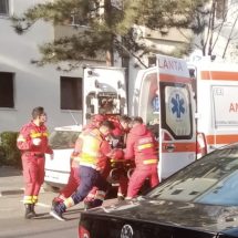 FOTO. Incident pe strada Matei Basarab. Un bărbat a fost preluat de ambulanță!