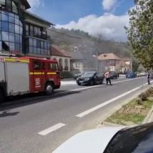 VIDEO. O mașină din Ucraina a luat foc la Călimănești