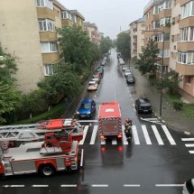 FOTO-VIDEO. Intervenție a pompierilor și a echipajului Descarcerare pe strada Matei Basarab