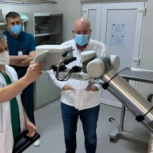 Microscop robotizat de ultimă generație la Spitalul Județean Vâlcea