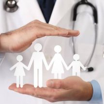 Persoanele care fac dovada calității de asigurat vor beneficia de un pachet minimal de servicii la medicul de familie, mult extins față de cel actual