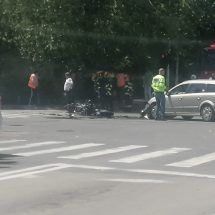 FOTO. ACCIDENT CUMPLIT în RÂMNICU VÂLCEA. Motociclist rănit grav