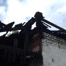 FOTO. Incendiu la o casă din comuna Dăești
