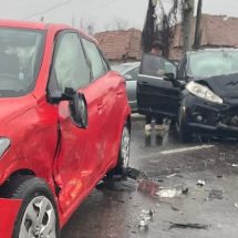<strong>FOTO: ACCIDENT în Băbeni. Cel puțin o persoană este rănită!</strong>