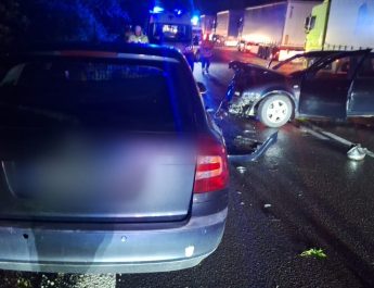 FOTO: Doi tineri au ajuns la spital după un accident produs azi-noapte