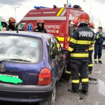 FOTO: Accident rutier în Râmnicu Vâlcea. Două persoane sunt transportate la spital. UP-DATE: Femeia de la volan se afla sub influența alcoolului!