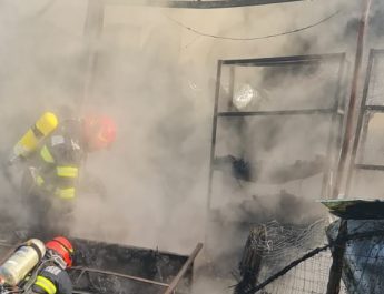 ACUM: O casă arde într-o comună din județ