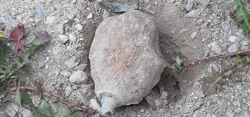 FOTO: Grenadă neexplodată, găsită într-o comună din județ. De unde provine?